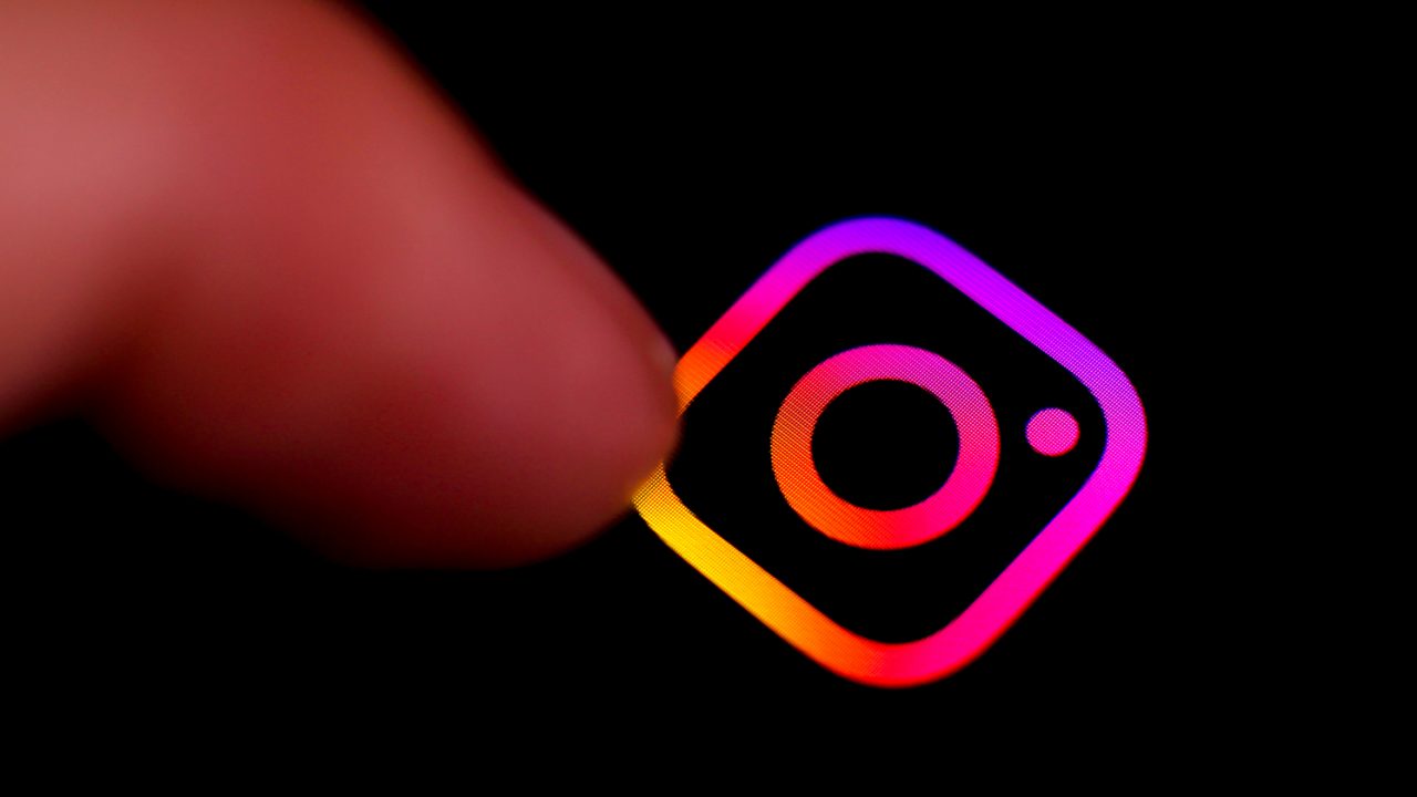 Blue Glow icon ios14-Instagram | Photo album layout, Background wallpaper  for photoshop, Photography name logo