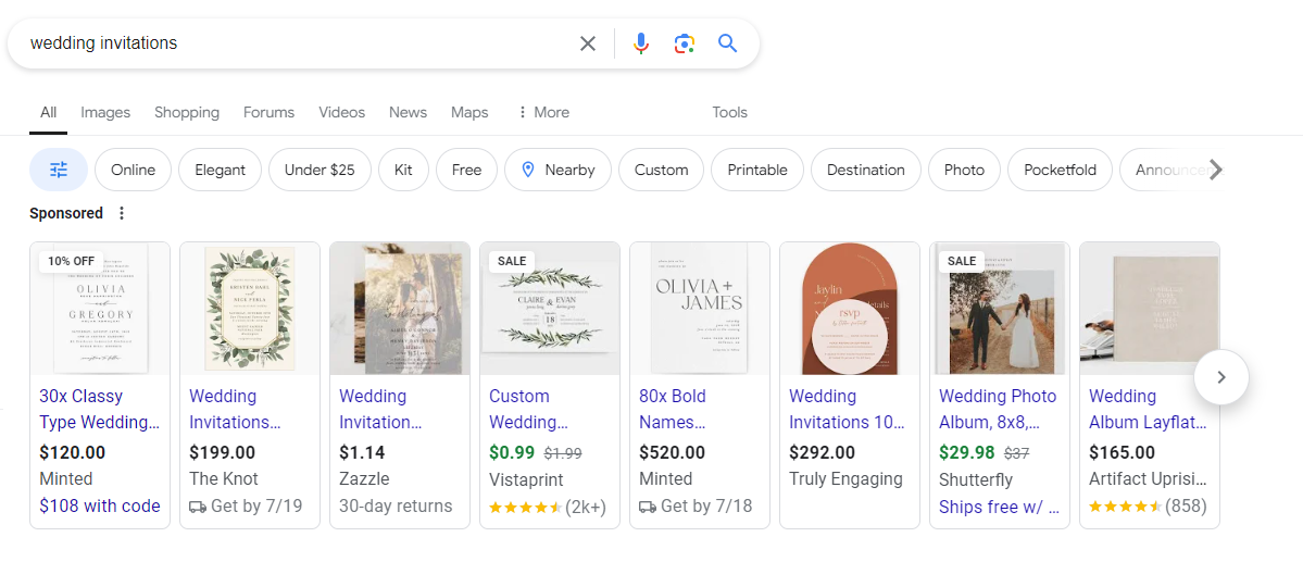 Une requête de recherche pour "invitations à un mariage" dans la recherche Google avec les résultats des annonces Shopping.